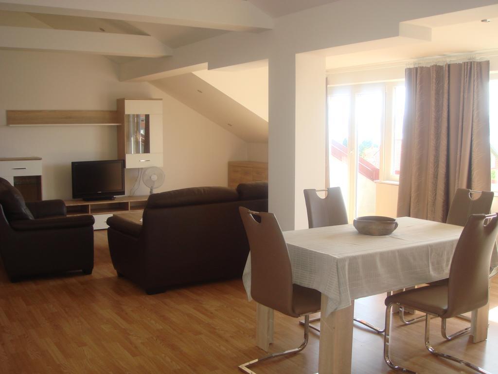 Apartments Jelicic Selce Exterior foto
